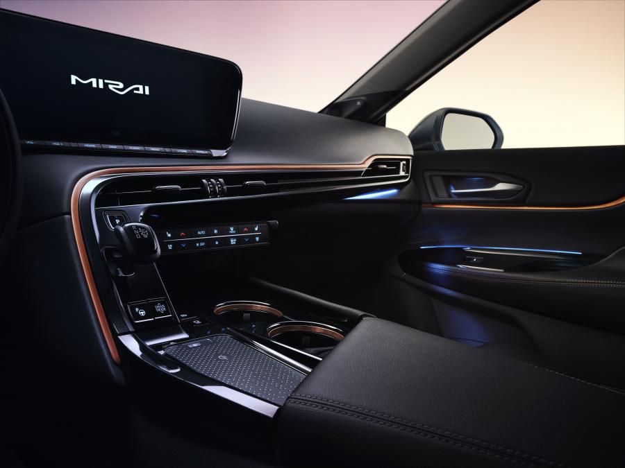 Интерьер Toyota Mirai 2020 года  (WW) (фото 7 из 9)
